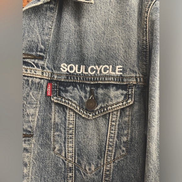 LEVI x SoulCycle LIMITED EDITION distressed jean jacket with skull graffiti - Picture 2 of 10